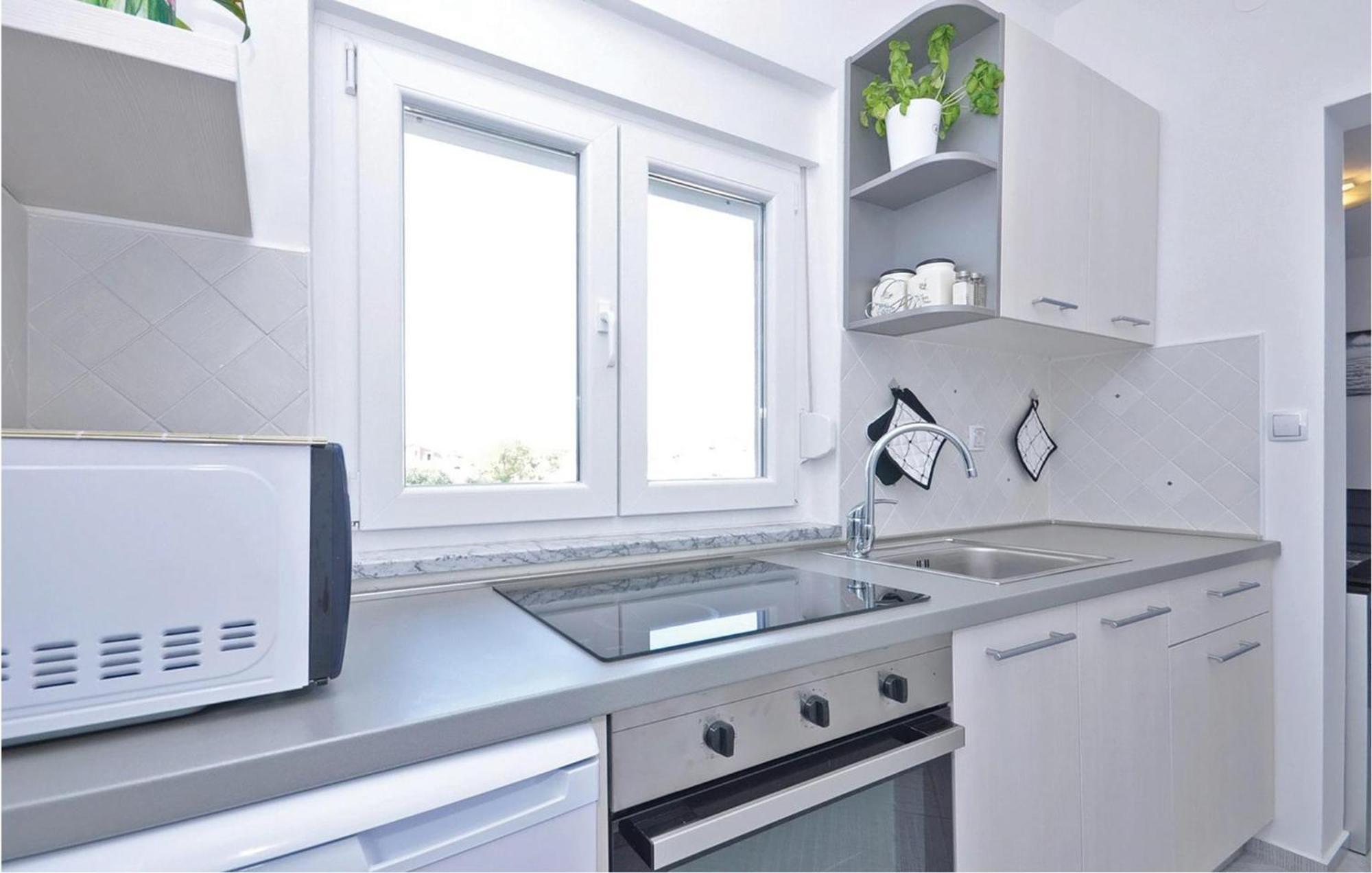 1 Bedroom Cozy Apartment In Bibinje Eksteriør billede