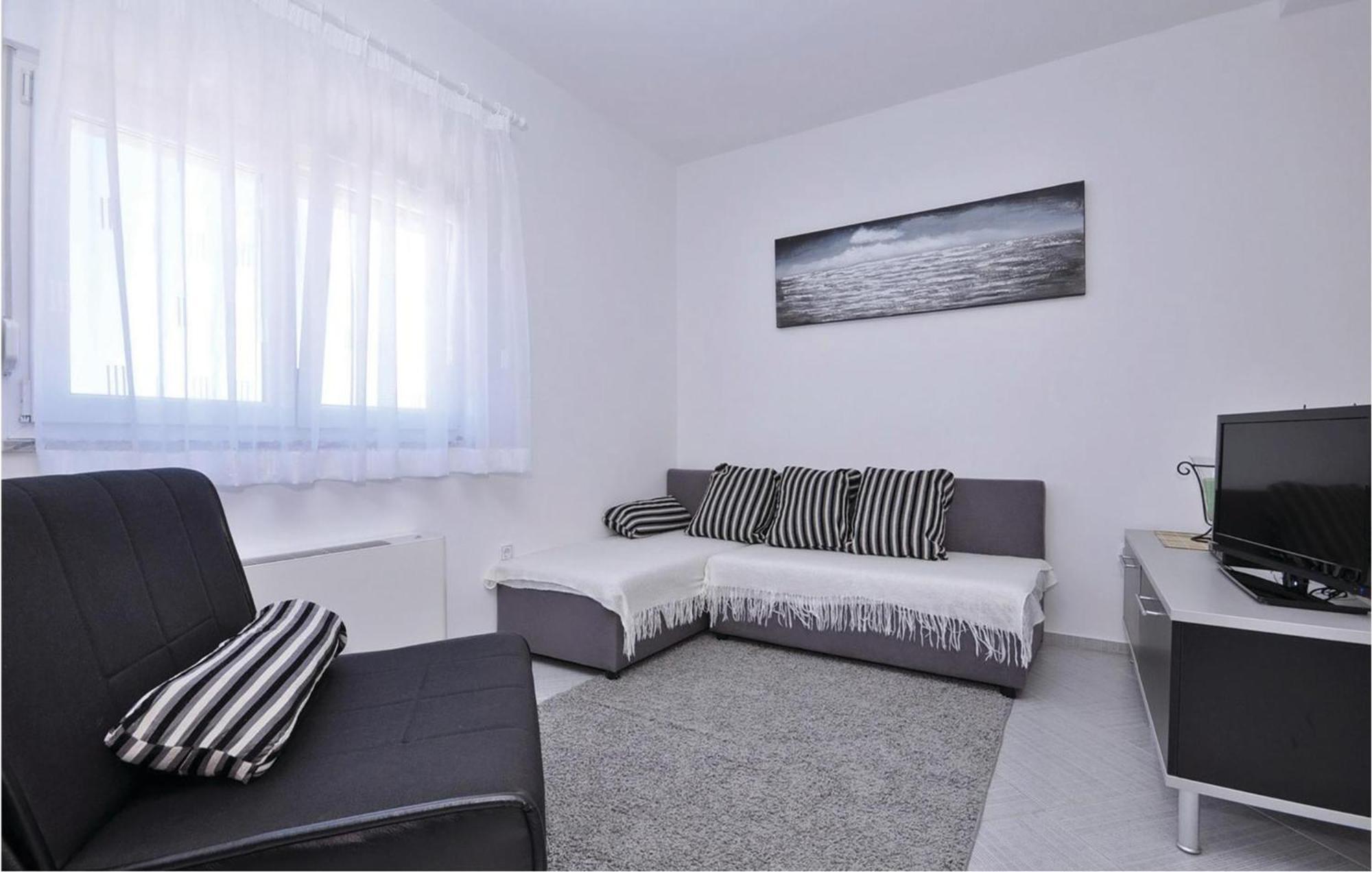 1 Bedroom Cozy Apartment In Bibinje Eksteriør billede