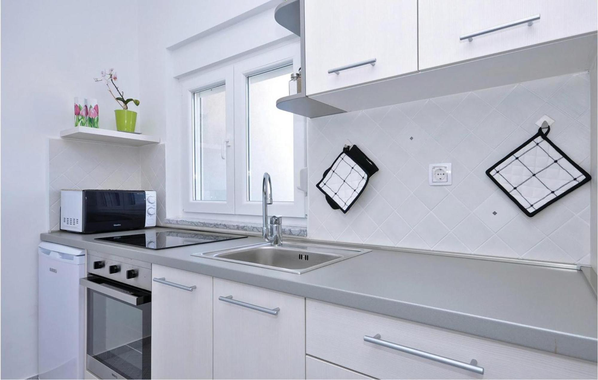 1 Bedroom Cozy Apartment In Bibinje Eksteriør billede